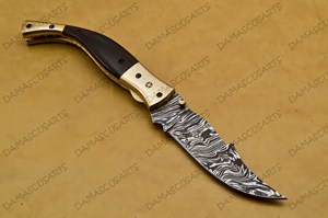 Couteau utilitaire pliant OEM DIY en acier Damas fait main, manche composite noir et ivoire, multifonctionnel pour le camping et les activités de plein air - Product Image 4