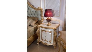 Ensemble de chambre à coucher de luxe en bois de mahogany massif, lit king-size sculpté à l'or, grand placard, 2 tables de nuit et coiffeuse - Product Image 6