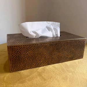 กล่องใส่กระดาษทิชชูโลหะลายตอกสีทอง เหมาะสำหรับโต๊ะครัว เคาน์เตอร์บ้าน และโต๊ะข้าง ผลิตจากอินเดีย - Product Image 1