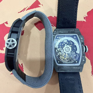 Superbe montre pour homme RM67-02 en fibre de carbone de forme tonneau, design ultra-fin de 7,8 mm, verre saphir, montre de créateur - Product Image 6
