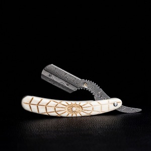 Rasoir à lame unique en acier de Damas IKZARSA pour hommes avec manche en os de buffle pour la barbierie et le rasage du visage - Product Image 1