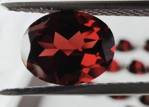 Granate natural/calidad AAA+/si es limpio/granate rojo de Mozambique, ovalado/facetado/12 x 16 mm - Product Image 3