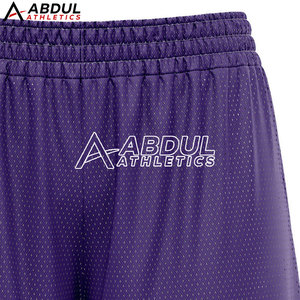 Pantalones cortos de malla suaves y transpirables para hombre, diseñados para ser ideales para fitness, correr y actividades al aire libre en verano. - Product Image 4