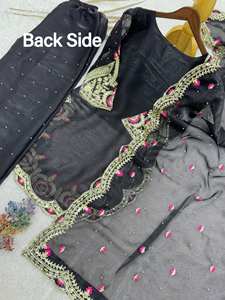 Ensemble Salwar Kameez Dupatta en soie Sharara pour femmes pakistanaises et indiennes, coupe ajustée, prêt-à-porter, idéal pour les fêtes et les mariages traditionnels - Product Image 2