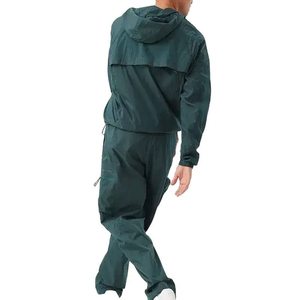 Conjunto de Dos Piezas de Chaqueta y Pantalón Cortavientos con Capucha de Invierno de Nailon Sólido Informal con Logotipo Personalizado OEM, Traje Deportivo para Hombre - Product Image 3