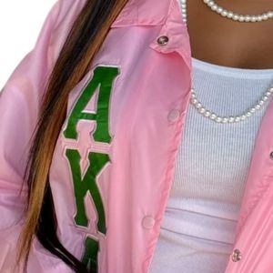 Veste rose pour femme, veste décontractée tendance avec détails brodés, vêtement d'extérieur léger, tenue élégante pour tous les jours - Product Image 5