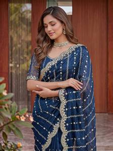 Elegante Sari de Seda Azul Marino con Borde Bordado con Cuentas y Blusa a Juego para Bodas, Sari Largo Hasta el Suelo para Mujer - Product Image 2