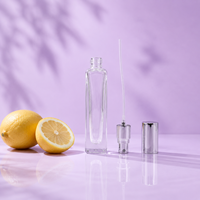 Flacon d'échantillon de parfum de luxe pour femmes et hommes, en verre épais, fin et haut, 20 ml, carré, avec pulvérisateur à fine brume, sur mesure