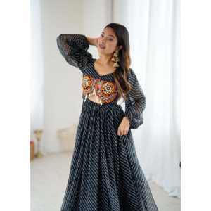 Robe XL de créateur avec impression numérique et point de chaînette - Product Image 3