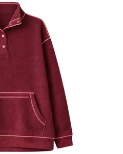 Sweat-shirt personnalisé épais pour femme, couleur bordeaux, en polaire oversize, avec col à boutons-pression et poche kangourou, surpiqûres contrastées - Product Image 4