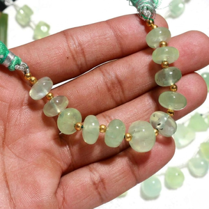 Piedras de cristal de prehnita verdes naturales, pulsera, pendientes, suministros para hacer joyas, 10-15mm, 100 gramos |   Iluminación de Estudio Suave |   Macro - Product Image 1