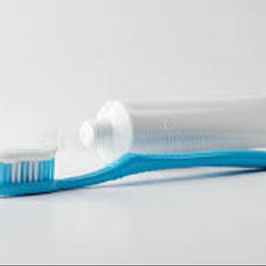 Pasta Dental de Carbón Vegetal Herbodent Natural en Oferta para un Aliento Fresco o Eliminación de Placa e Higiene Bucal Disponible al Mejor Precio - Product Image 1