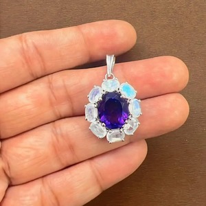Bijoux Rhaya pour femmes, pierres naturelles améthyste et pierre de lune, fleur en argent sterling plaqué rhodium, minimaliste, inspiré de la nature, cadeau - Product Image 2