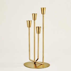 Candelabro Dorado Moderno de 4 Brazos para Centros de Mesa de Boda, Elegante Portavelas Cónico de Acero Inoxidable para Decoración de Hogar de Lujo - Product Image 1