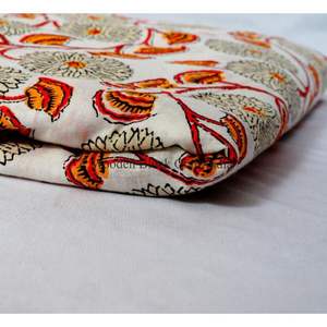 Magnifique tissu en coton imprimé floral, fabriqué à la main par un fabricant indien, beige clair, léger, de haute qualité, pour rideaux et housses de chemises. - Product Image 2