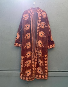 Chaqueta de terciopelo bordada para mujer, abrigo de invierno Suzani con estampado floral, chaqueta corta para festivales, regalo para ella - Product Image 1