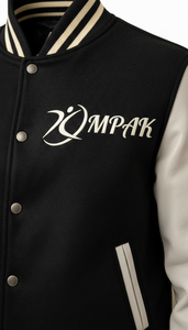 Chaqueta Varsity de Invierno Estilo Americano con Mangas de Cuero, Parches Bordados, Logotipo Frontal y Capucha, Unisex - Product Image 4