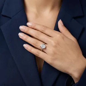 Anillo de Diamantes de Corte Ovalado Certificado por IGI de 2 Quilates, Anillo de Compromiso Clásico Solitario para Mujer - Product Image 2