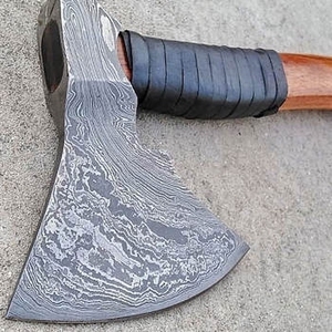 Hacha de Damasco Hecha a Mano de Alta Calidad con Mango de Madera de Palisandro, 2 lb, Hacha de Doble Hoja para Exteriores, Tomahawk para Acampar y Cortar - Product Image 6