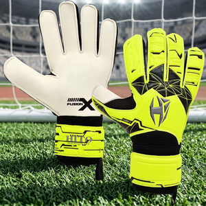 Gants de football en latex allemand 100% - Gants de gardien de but personnalisés de qualité extrême - Gants professionnels avec sangle en latex et coupe négative - Product Image 4
