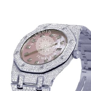 Élégante montre pour homme en argent avec boîtier en cristal de saphir et moissanite, mouvement à quartz analogique ETA, fermoir caché, bracelet de 15 mm, étanche 10 m - Product Image 5