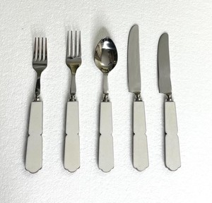 Couverts de design européen en acier inoxydable 18/8, finition miroir, avec manche en résine, vaisselle durable, ustensiles de table - Product Image 2