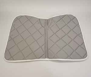 Tapis de selle équestre matelassé en losanges durable, ajustement ergonomique, anti-transpiration, tissu personnalisable - Product Image 4