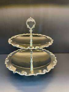 Support à gâteau moderne en métal doré pour la présentation en boulangerie - Product Image 4