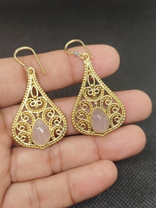ต่างหูแบบติดหูประดับโรสควอตซ์ธรรมชาติเคลือบทอง ดีไซน์สวยงาม ประดับด้วยหินประจำเดือนเกิด ทำจากทองเหลืองคุณภาพดี เหมาะสำหรับงาน DIY - Product Image 5