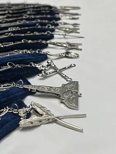 Colliers maçonniques Blue Lodge en argent avec bijoux en argent et fond bleu - Ensemble complet de 12 insignes maçonniques - Product Image 3
