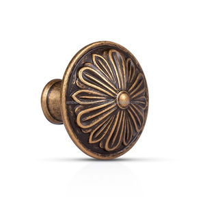 Boutons minimalistes en laiton lisse, parfaits pour les armoires, tiroirs et meubles modernes, pour un look intérieur épuré - Product Image 1