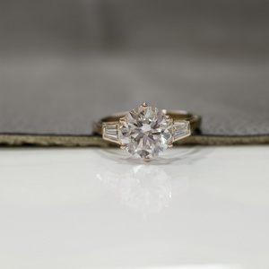 Anillo de Compromiso de Lujo con Diamante de Laboratorio de 3 Quilates, Corte Brillante Redondo, E VS1, Oro Amarillo de 14K, Certificado IGI, para Bodas y Aniversarios - Product Image 2