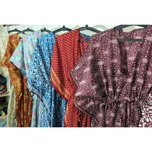 Kaftan de plage élégant pour femmes en soie à motifs floraux par Ethnic Craft Hub - Product Image 2