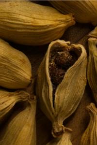 Cardamomo de Grado Alimenticio, en Grano y en Polvo, Apariencia Verde Premium, Polvo Fino para Bebidas y Repostería, Vainas Enteras de Cardamomo Verde, Crudas y Secas - Product Image 4