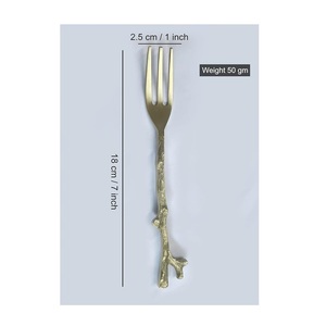 Fourchette de luxe artisanale en laiton pur finition mate style branche pour la table - Product Image 2