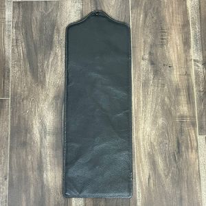 Porte-écharpe en cuir de vachette fait main par un designer avec motif à carreaux roses, organisateur mural pour écharpes et accessoires - Product Image 6