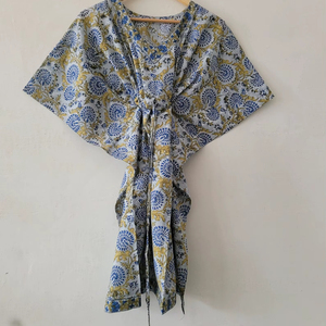 Kimono de Algodón con Estampado Floral, Cierre con Cordón, Elegante para Verano, Cuello en V, Motivos Florales Intrincados, Alta Calidad, Clásico - Product Image 1