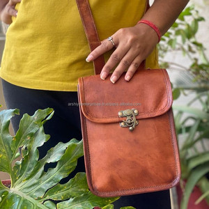 กระเป๋าเป้สะพายหลังสำหรับเดินทางหนังแพะแท้ใหม่ทำด้วยมือพร้อมกระเป๋าสะพายคาดลำตัวหนังแท้สำหรับผู้หญิงสไตล์วินเทจสองแบบในหนึ่งกระเป๋า - Product Image 2