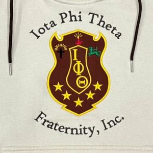 เสื้อฮู้ด Iota Phi Theta Neutral Prep พร้อมตราสัญลักษณ์เชนิลล์ เสื้อผ้ากรีกคุณภาพพรีเมียม เสื้อพูลโอเวอร์สำหรับชมรมนักศึกษา ทรงคลาสสิก - Product Image 4