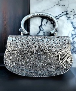 Bolso de Mano Tipo Clutch de Metal de Latón Chapado en Oro, Hecho a Mano, Vintage, Personalizado y Tallado a Mano, de F S International - Product Image 2
