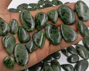 Cabochon de jade vert naturel en vrac pour la vente en gros |   Cabochons polis de formes variées (coussin, marquise, ovale, poire) pour la fabrication de bijoux en gros - Product Image 4