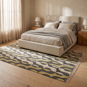 Alfombra de Lana con Patrón de Cadena en Amarillo Mostaza, Carbón y Marfil, Alfombra Moderna de Diseño Geométrico con Flecos, Ecológica, Antideslizante y Hecha a Mano - Product Image 3