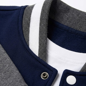 Chaqueta Universitaria Varsity de Alta Calidad de Fabricante OEM, Parches Bordados Personalizados, Chaqueta de Invierno para Hombre - Product Image 4