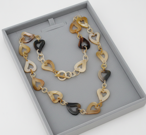 Collar largo hecho a mano de cuerno de buey marrón con eslabones pulidos en forma de corazón y redondos con cierre de palanca - Product Image 6