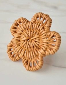 Ensemble de serviettes de table en forme de fleurs délicates pour une présentation de table élégante et raffinée. - Product Image 2
