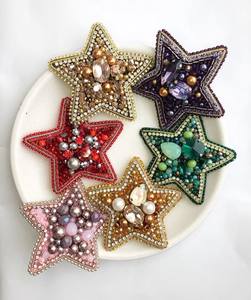 Broche de Lujo con Cuentas y Bordado a Mano, Pin Decorativo de Alta Gama con Bordado Detallado, Joyería de Moda para Abrigo - Product Image 1