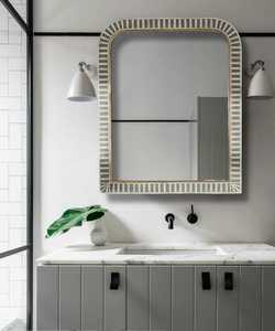 Cadre de miroir personnalisé avec incrustation d'os, présentant un artisanat artisanal et des détails exquis. - Product Image 2