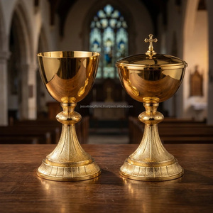 Cáliz y Ciborio de la Iglesia Católica, Juego de Latón con Acabado Pulido, Tapa con Cruz, Vaso Litúrgico para la Sagrada Comunión, Juego Eucarístico para Altar - Product Image 5