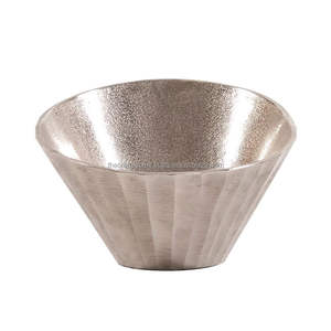 Vente en gros de présentoirs à fruits et chocolats en métal doré, modernes, luxueux, écologiques, décoratifs, personnalisés, pour table, en aluminium, pour fêtes - Product Image 3