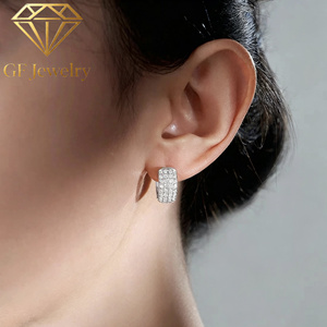 Boucles d'oreilles clous larges en or jaune 14 carats avec diamants de laboratoire pavés, taille brillant rond, bijoux raffinés pour femme - Product Image 5